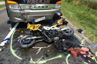 Motorrad krachte gegen Schulbus - zwei Personen schwer verletzt 20130702-3549.jpg