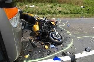 Motorrad krachte gegen Schulbus - zwei Personen schwer verletzt 20130702-3550.jpg