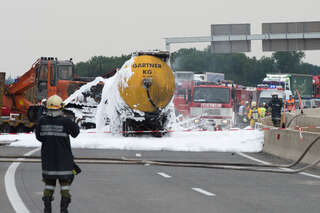 Ein Toter bei Unfall mit Tankwagen auf der A1 20130729-5905.jpg