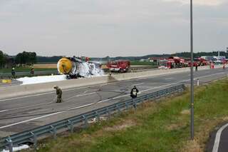 Ein Toter bei Unfall mit Tankwagen auf der A1 20130729-5912.jpg