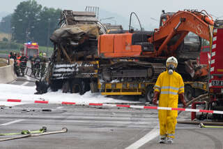 Ein Toter bei Unfall mit Tankwagen auf der A1 20130729-5942.jpg