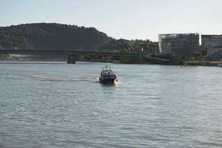 Sprung von Nibelungenbrücke in die Donau löst Großeinsatz aus 20130802-5966.jpg
