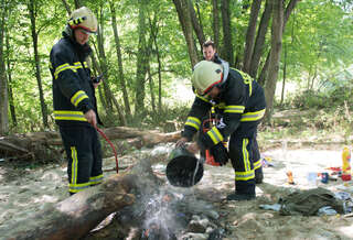 Feuerwehreinsatz wegen Lagerfeuer im Wald 20130803-6063.jpg