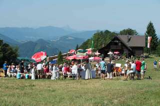 Zahlreiche Besucher bei der Bergmesse auf der Grünburger Hütte 20130804-6105.jpg