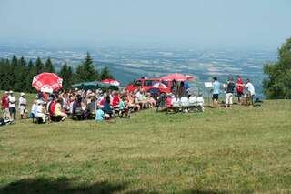 Zahlreiche Besucher bei der Bergmesse auf der Grünburger Hütte 20130804-6113.jpg