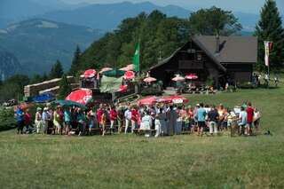 Zahlreiche Besucher bei der Bergmesse auf der Grünburger Hütte 20130804-6121.jpg