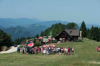 Zahlreiche Besucher bei der Bergmesse auf der Grünburger Hütte 20130804-6122.jpg