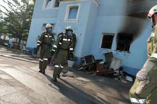 Menschenrettung über Feuerwehrleiter bei Wohnhausbrand 20130806-6360.jpg