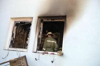 Menschenrettung über Feuerwehrleiter bei Wohnhausbrand 20130806-6365.jpg