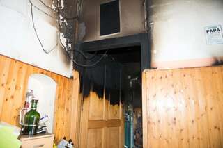 Menschenrettung über Feuerwehrleiter bei Wohnhausbrand 20130806-6382.jpg