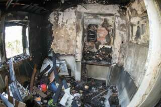 Menschenrettung über Feuerwehrleiter bei Wohnhausbrand 20130806-6389.jpg