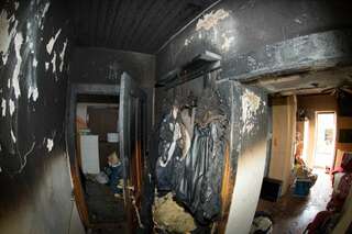Menschenrettung über Feuerwehrleiter bei Wohnhausbrand 20130806-6393.jpg
