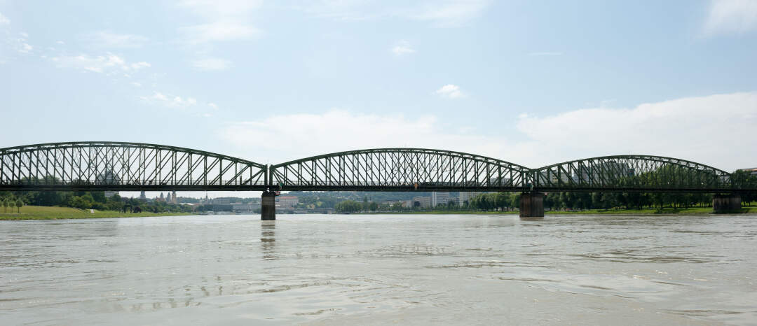 Titelbild: Denkmalamt entlässt Eisenbahnbrücke aus dem Denkmalschutz