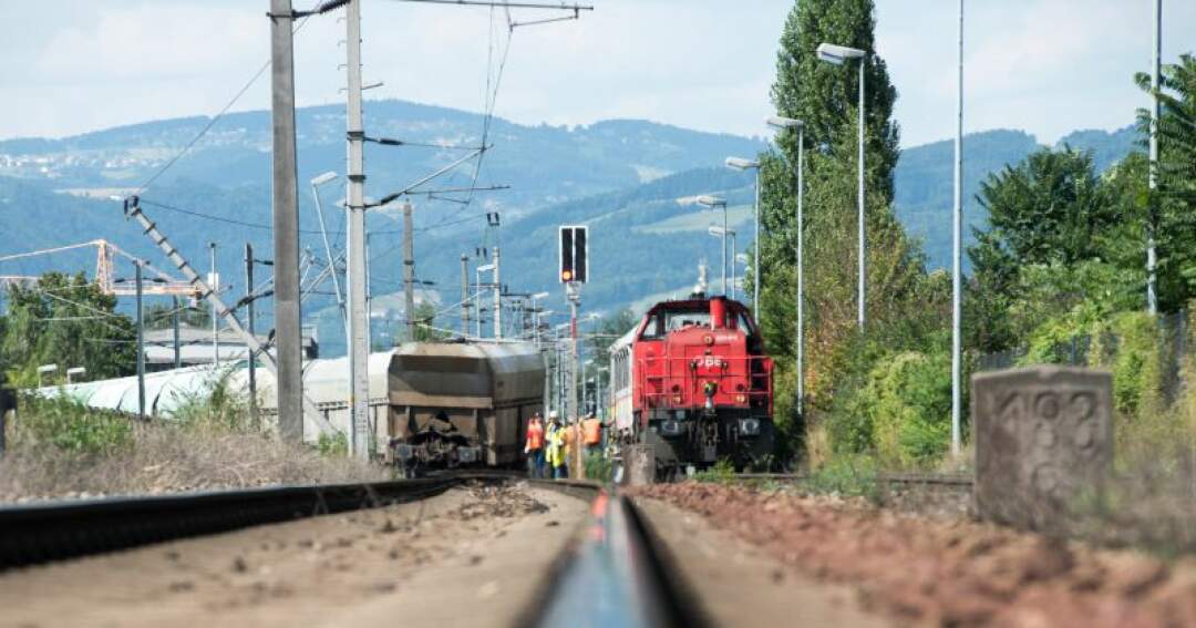 Titelbild: Güterzug entgleist - Umfahrung Ebelsberg gesperrt