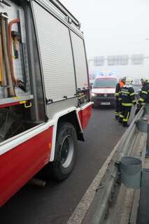 5 Verletzte bei Verkehrsunfällen auf er B1 - Einsatzfahrzeug der Feuerwehr von Auto gerammt. 20130830-8513.jpg
