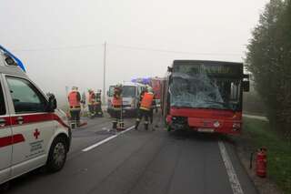5 Verletzte bei Verkehrsunfällen auf er B1 - Einsatzfahrzeug der Feuerwehr von Auto gerammt. 20130830-8526.jpg