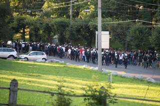Großeinsatz für die Polizei vor dem Linzer Fußball-Derby 20130830-8679.jpg