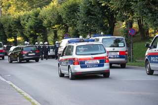 Großeinsatz für die Polizei vor dem Linzer Fußball-Derby 20130830-8680.jpg