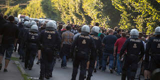 Großeinsatz für die Polizei vor dem Linzer Fußball-Derby 20130830-8681.jpg