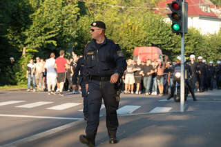 Großeinsatz für die Polizei vor dem Linzer Fußball-Derby 20130830-8695.jpg