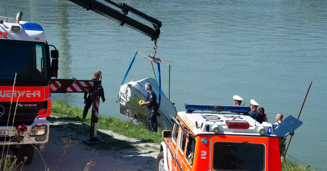 Titelbild: Schwerer Bootsunfall in Linz - Vier Personen verletzt