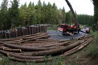 B126 - Wieder schwerer Unfall mit Holztransporter 20130930-4352.jpg