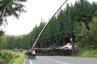 B126 - Wieder schwerer Unfall mit Holztransporter 20130930-4367.jpg