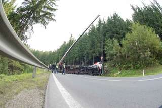 B126 - Wieder schwerer Unfall mit Holztransporter 20130930-4368.jpg