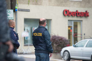 Bombendrohung: Oberbank von Polizei umstellt 20131009-5323.jpg