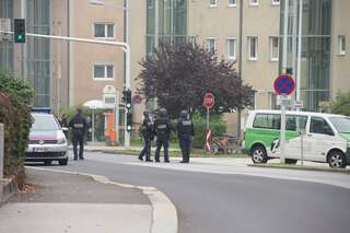 Bombendrohung: Oberbank von Polizei umstellt 20131009-5326.jpg