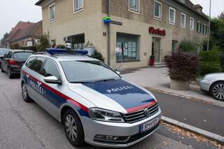 Bombendrohung: Oberbank von Polizei umstellt 20131009-5338.jpg