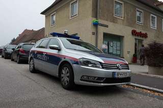 Bombendrohung: Oberbank von Polizei umstellt 20131009-5340.jpg