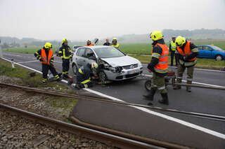 Unfall bei Bahnübergang - Mutter und Kinder zum Glück unverletzt 20131009-5300.jpg