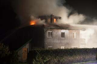 Alarmstufe zwei bei Wohnhausbrand in Altenberg bei Linz 20131009-5371.jpg