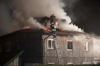 Alarmstufe zwei bei Wohnhausbrand in Altenberg bei Linz 20131009-5380.jpg
