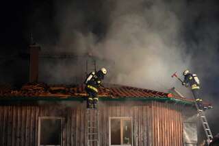 Alarmstufe zwei bei Wohnhausbrand in Altenberg bei Linz 20131009-5409.jpg