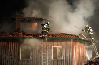 Alarmstufe zwei bei Wohnhausbrand in Altenberg bei Linz 20131009-5410.jpg