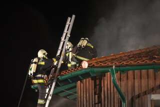 Alarmstufe zwei bei Wohnhausbrand in Altenberg bei Linz 20131009-5419.jpg