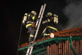 Alarmstufe zwei bei Wohnhausbrand in Altenberg bei Linz 20131009-5421.jpg