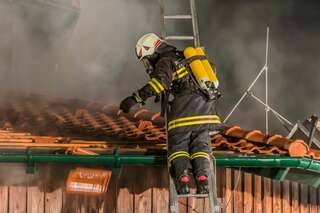 Alarmstufe zwei bei Wohnhausbrand in Altenberg bei Linz 20131009-5431.jpg