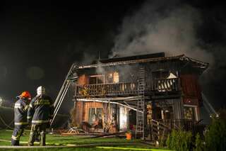 Alarmstufe zwei bei Wohnhausbrand in Altenberg bei Linz 20131009-5446.jpg