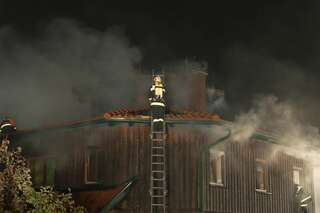 Alarmstufe zwei bei Wohnhausbrand in Altenberg bei Linz 20131009-5490.jpg
