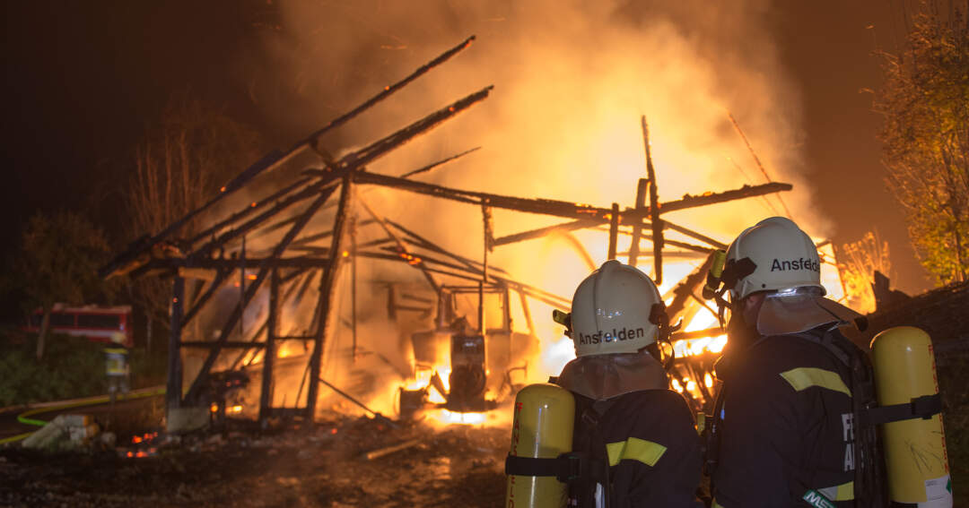 Titelbild: Stadel durch Brand vollständig zerstört