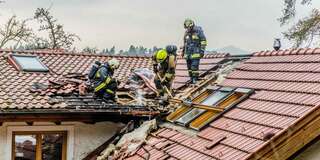Dach stand in Flammen - sieben Feuerwehren im Einsatz 20131113-7914.jpg