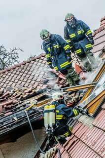 Dach stand in Flammen - sieben Feuerwehren im Einsatz 20131113-7920.jpg