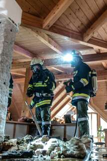 Dach stand in Flammen - sieben Feuerwehren im Einsatz 20131113-7924.jpg