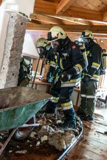 Dach stand in Flammen - sieben Feuerwehren im Einsatz 20131113-7926.jpg