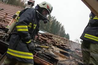 Dach stand in Flammen - sieben Feuerwehren im Einsatz 20131113-7929.jpg