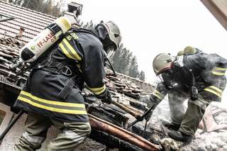 Dach stand in Flammen - sieben Feuerwehren im Einsatz 20131113-7931.jpg