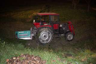 Autolenker kracht ungebremst gegen Traktor 20131113-7945.jpg
